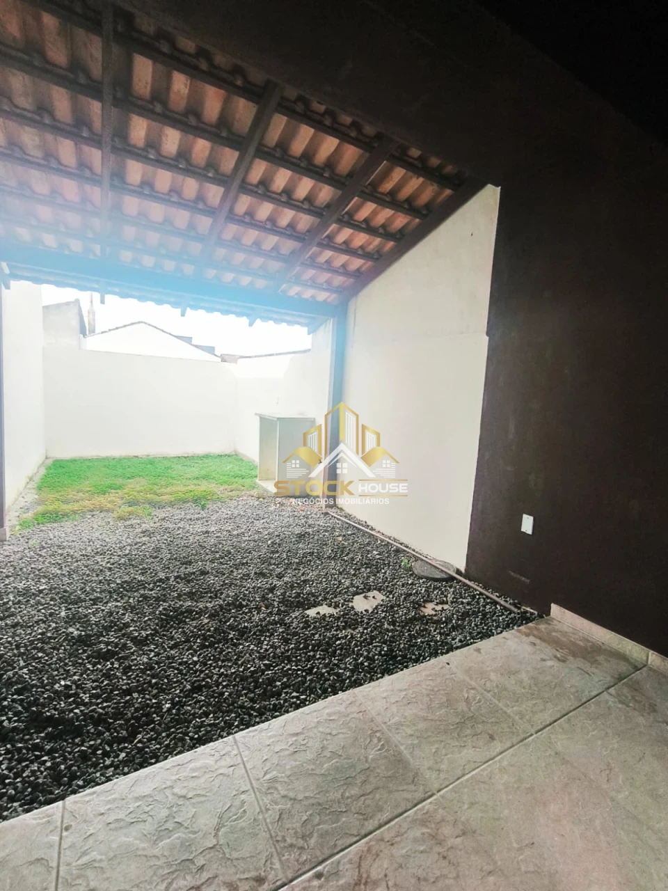 SOBRADO GEMINADO 2 SUITES