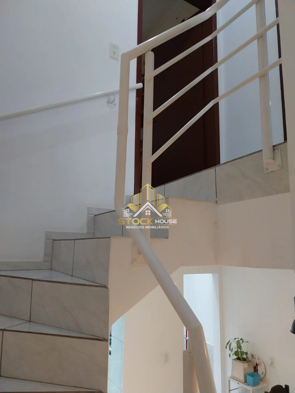 Sobrado Geminado semi mobiliado À Venda Guanabara Joinville