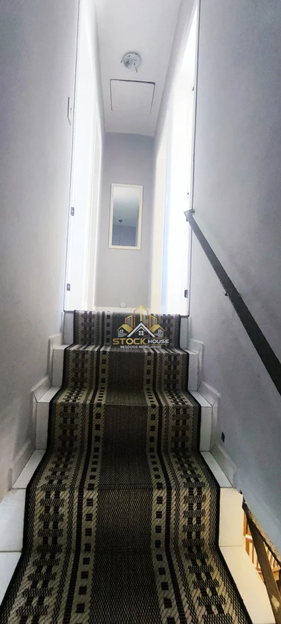 Sobrado Geminado com piscina à venda