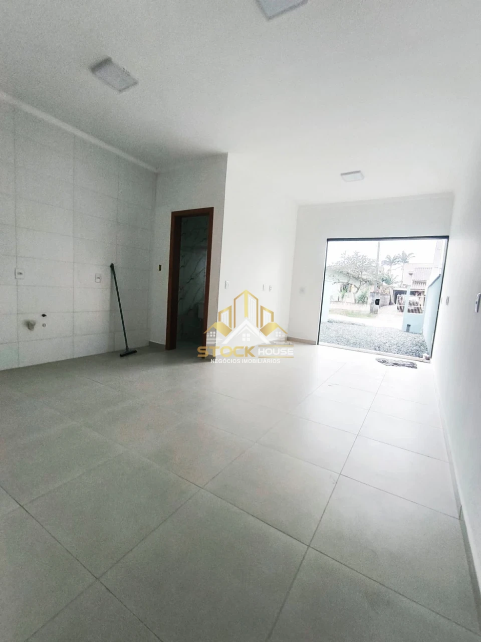 CASA GEMINADA NOVA 1 SUÍTE +1  QUARTO