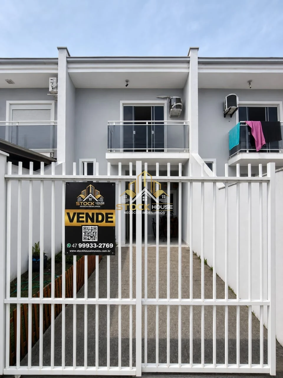 Imagens do imóveis SOBRADO GEMINADO À VENDA NA ZONA LESTE