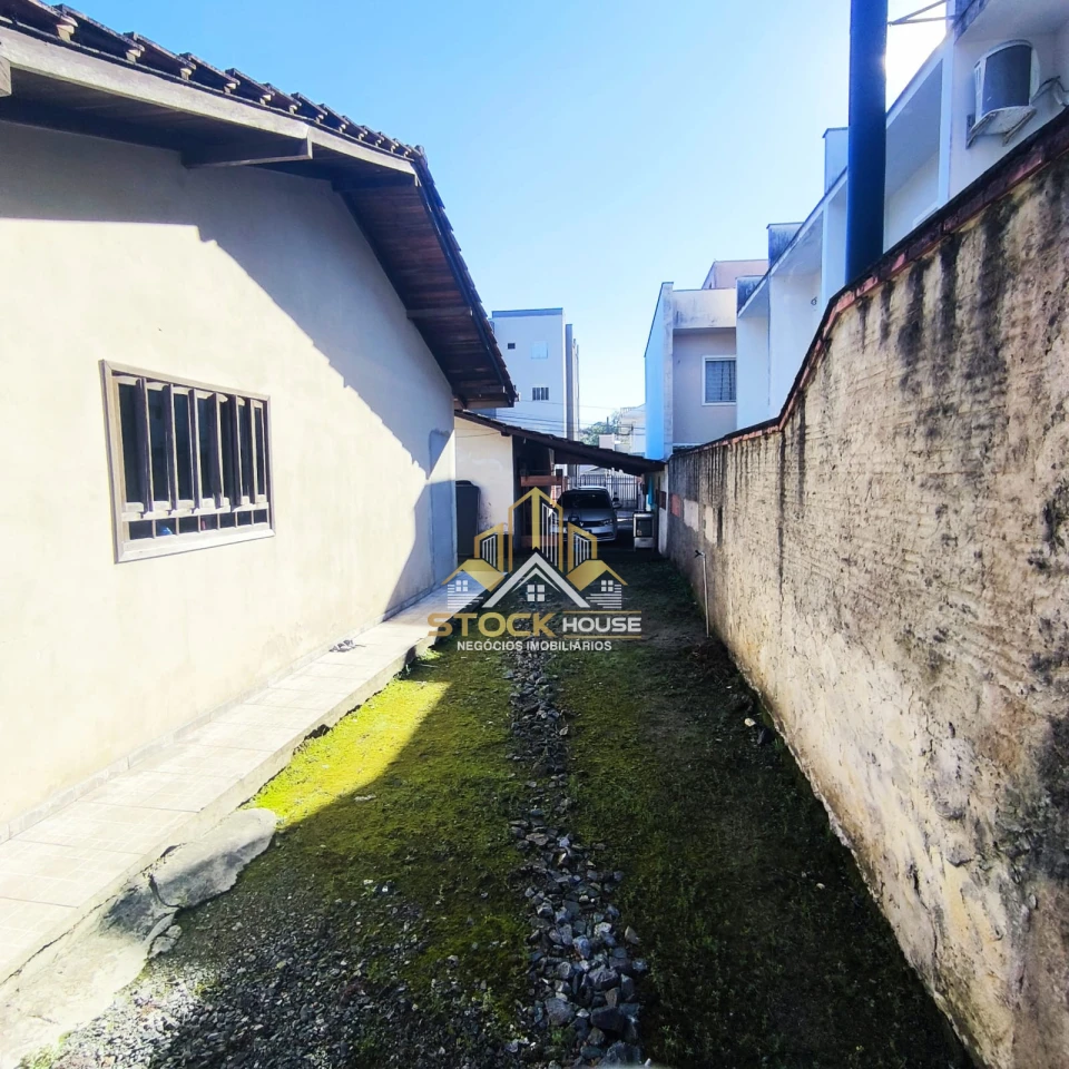 Imagens do imóveis CASA COM TERRENO 360m², PERFEITO PARA CONSTRUIR, BAIRRO IRIRIU