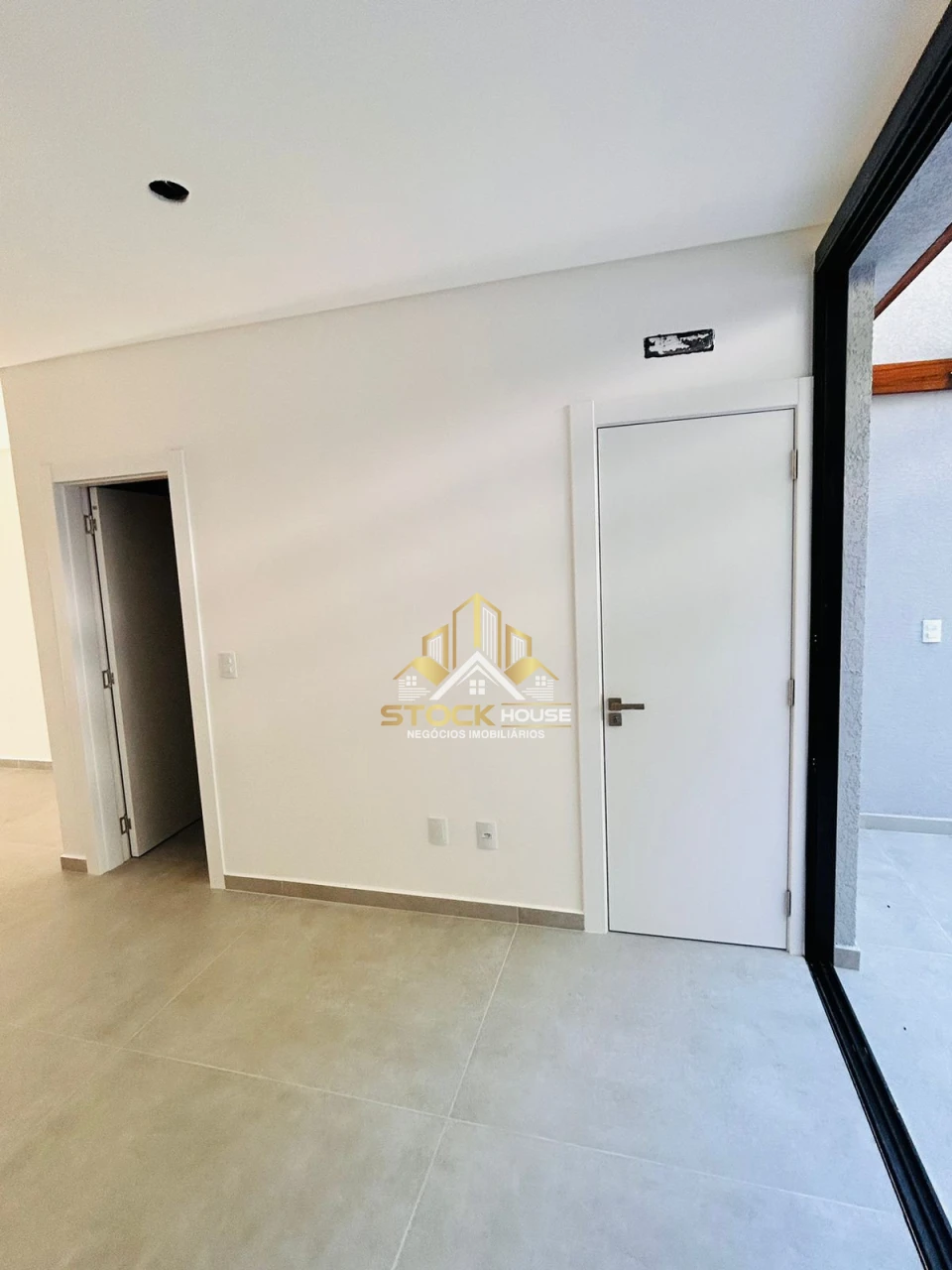 EXCEPCIONAL SOBRADO GEMINADO, 3 SUÍTES, A VENDA EM JOINVILLE