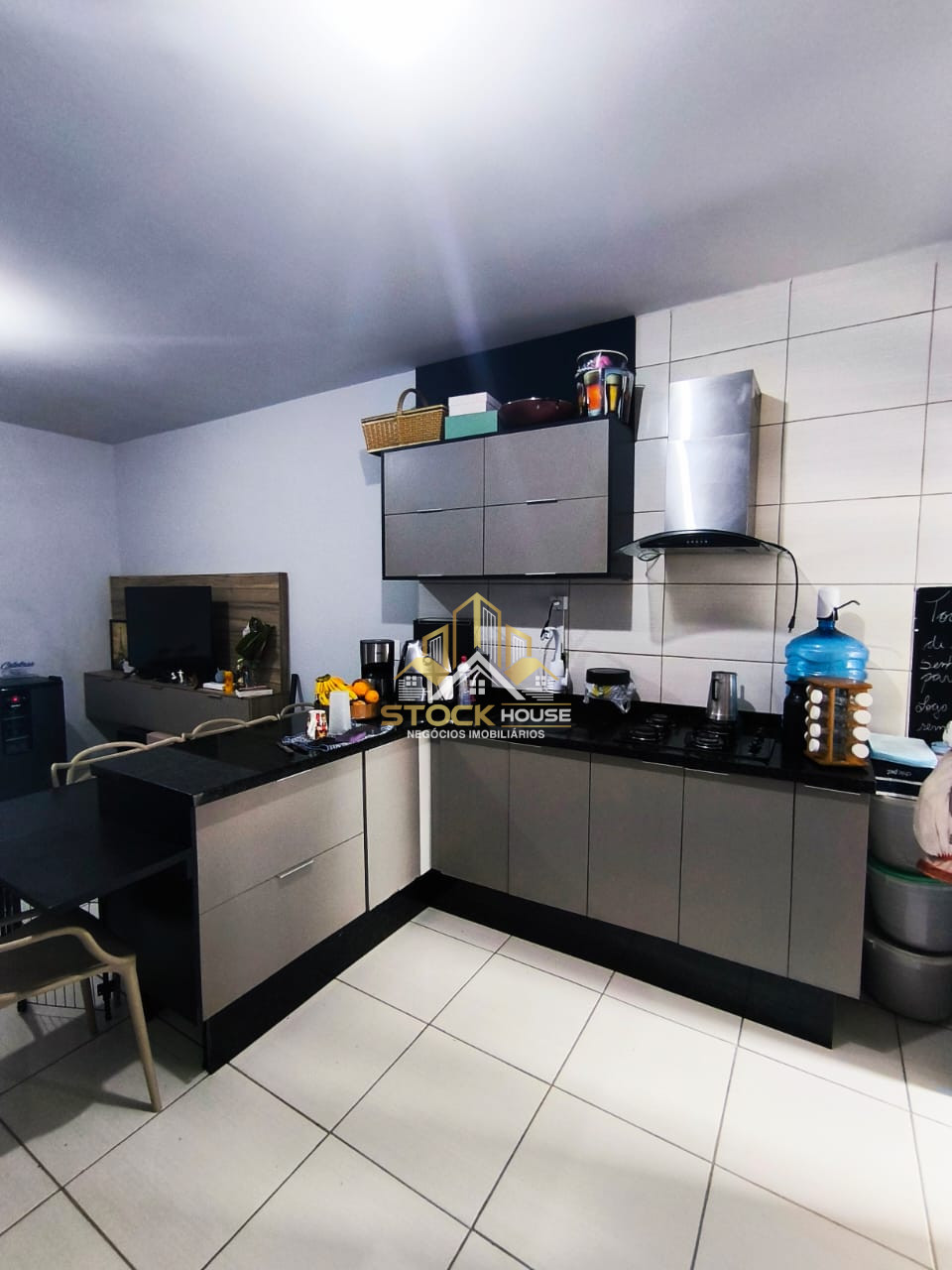 Imagens do imóveis CASA GEMINADA PLANTA BAIXA SEMI MOBILIADA BAIRRO AVENTUREIRO