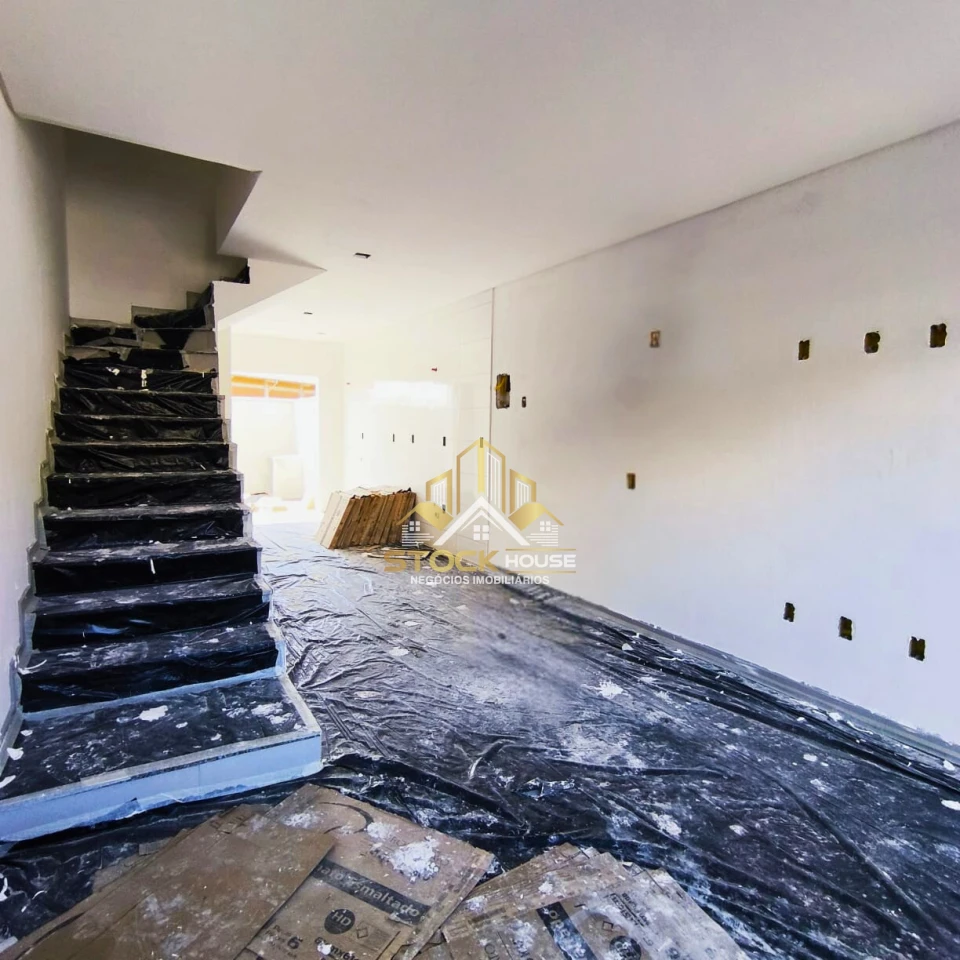 SOBRADO GEMINADO NOVO, 1 SUÍTE + 1 QUARTO, A VENDA EM JOINVILLE