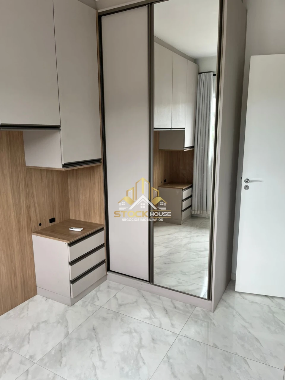 APARTAMENTO SEMI MOBILIADO, 2 QUARTOS, A VENDA EM JOINVILLE