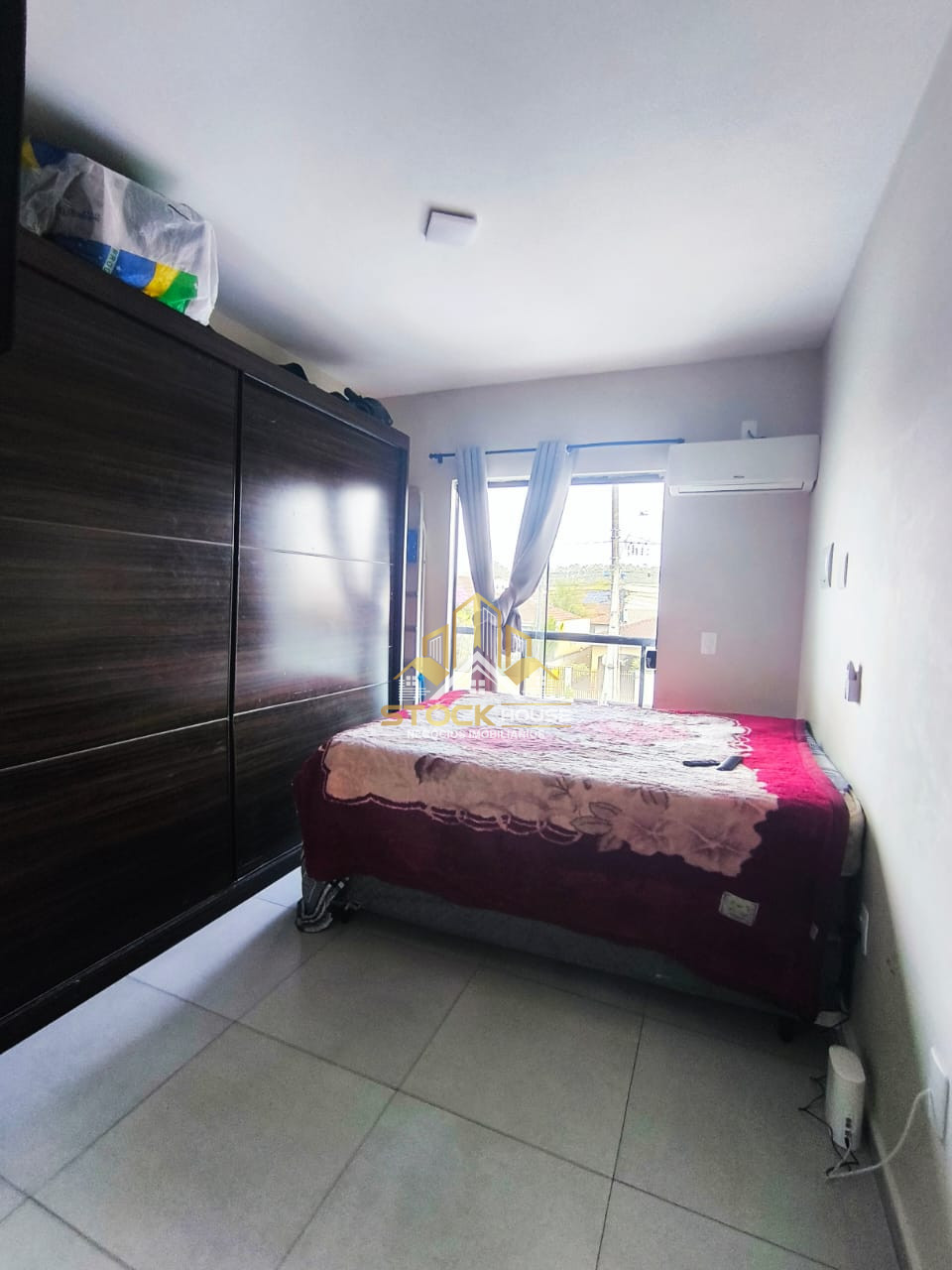 LINDO SOBRADO GEMINADO SEMI MOBILIADO 2 QUARTOS BAIRRO COMASA