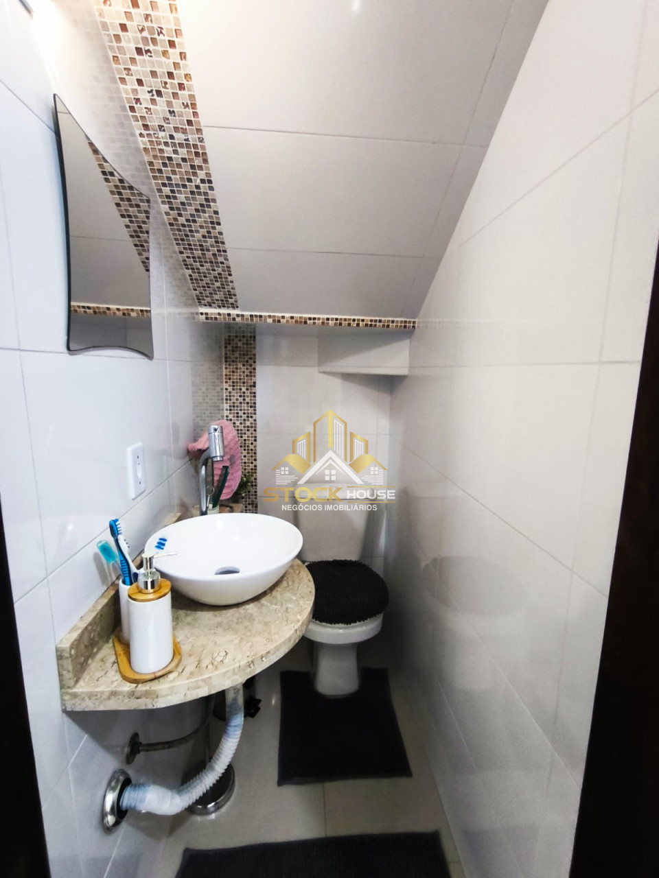Imagens do imóveis SOBRADO GEMINADO SEMI MOBILIADO 3 QUARTOS BAIRRO AVENTUREIRO