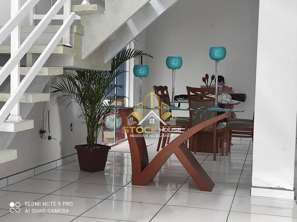 Imagens do imóveis SOBRADO COM 1 SUÍTE + 2 QUARTOS