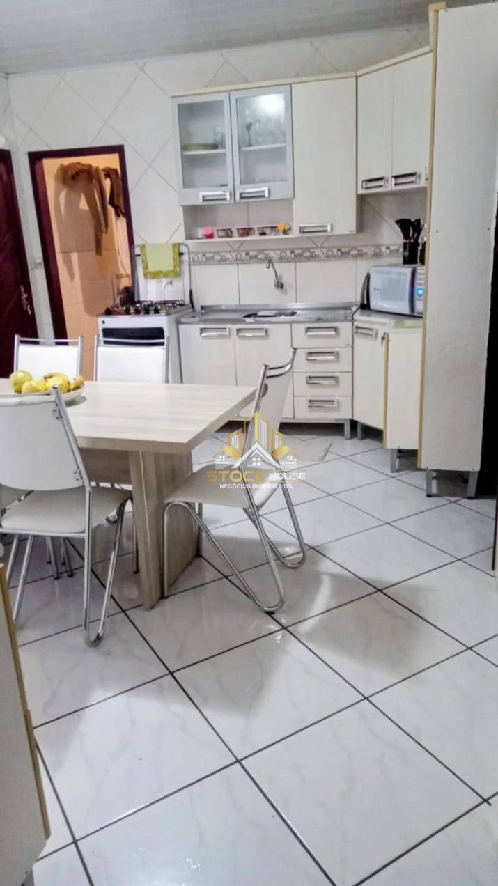 TERRENO COM DUAS CASAS À VENDA