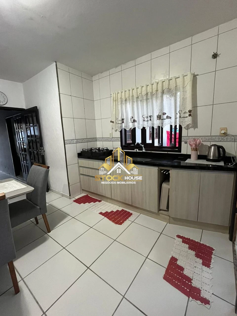 CASA SEMI MOBILIADA, 3 QUARTOS, A VENDA EM JOINVILLE