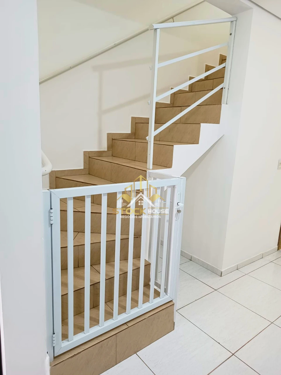 SOBRADO GEMINADO SEMI MOBILIADO, 2 QUARTOS, A VENDA EM JOINVILLE