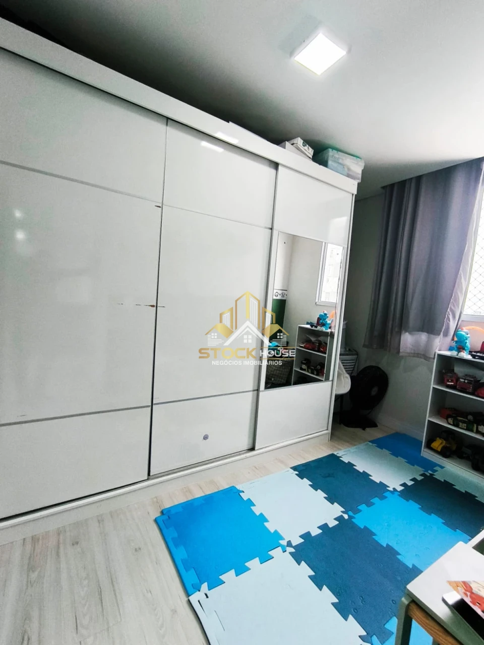 Imagens do imóveis APARTAMENTO SEMI MOBILIADO