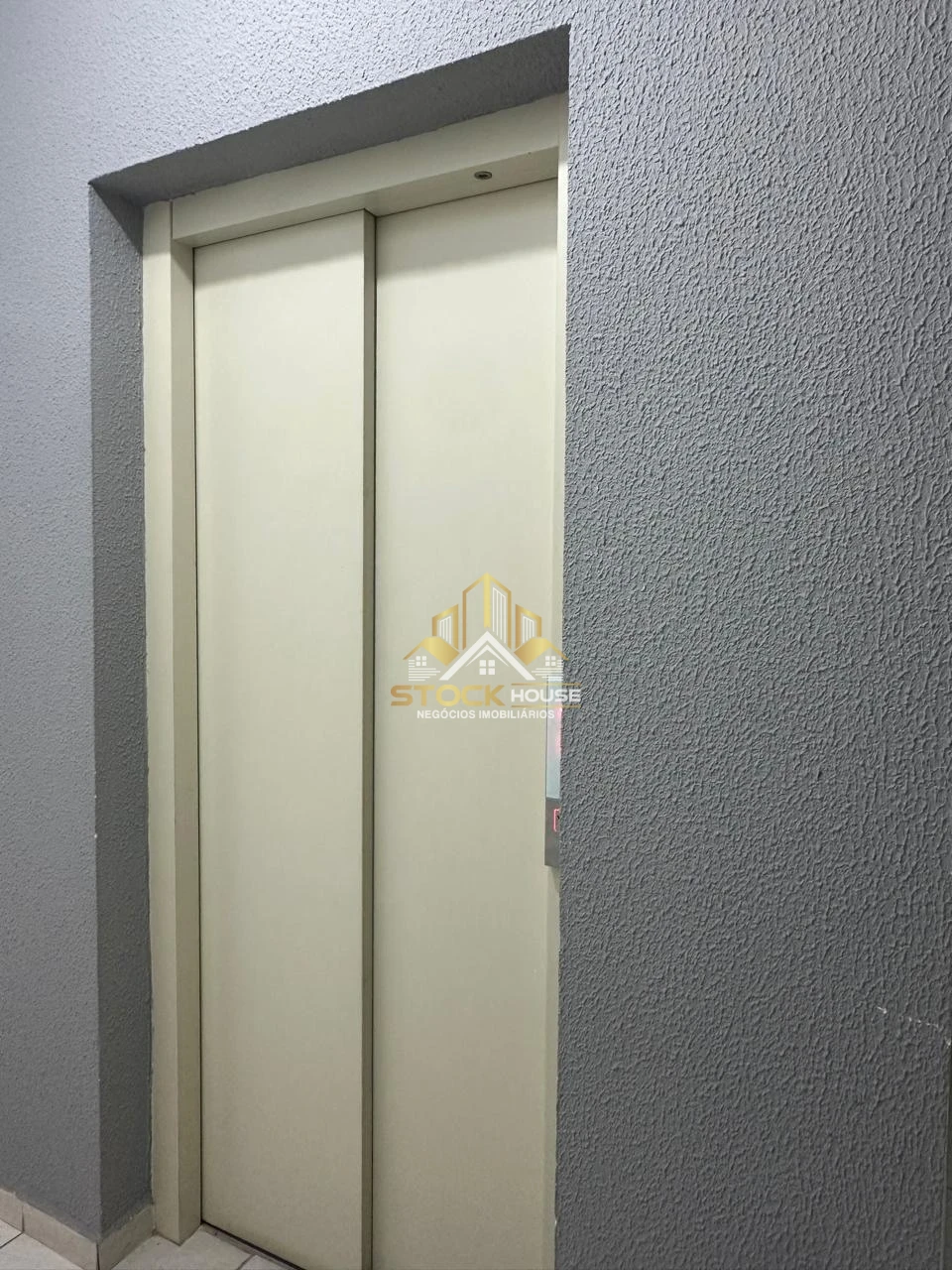 APARTAMENTO COM ELEVADOR