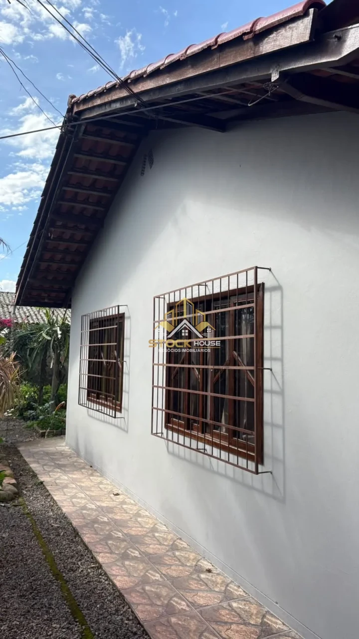 CASA ESCRITURADA DE ESQUINA