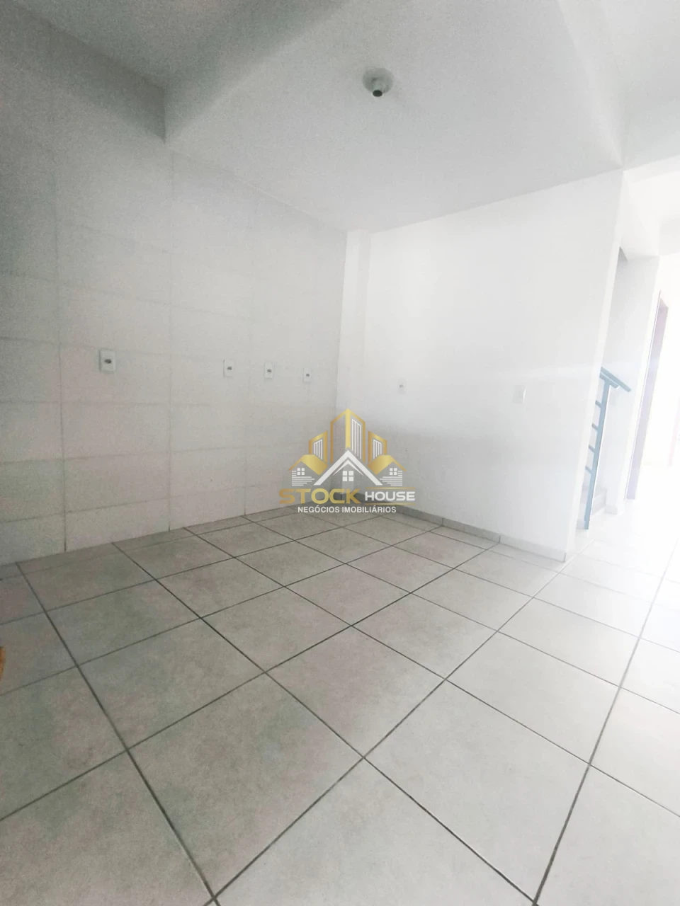 SOBRADO GEMINADO 2 SUITES
