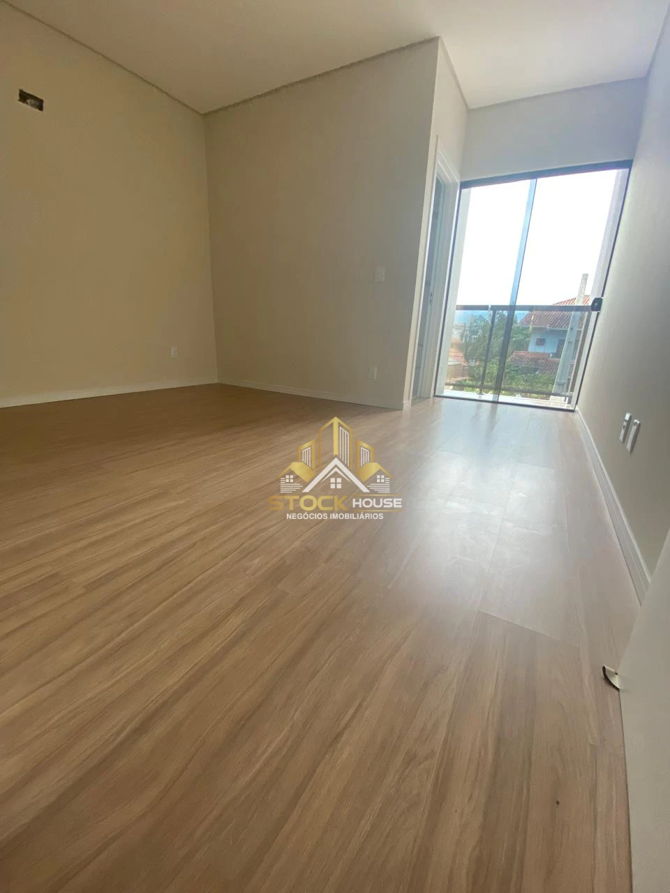Imagens do imóveis SOBRADO GEMINADO NOVO,  SUÍTE + 2 QUARTOS, A VENDA EM JOINVILLE