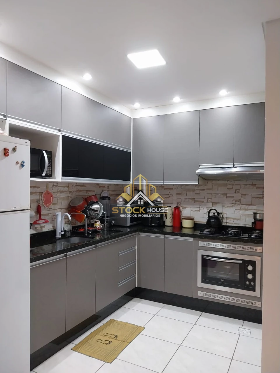 Sobrado Geminado semi mobiliado À Venda Guanabara Joinville