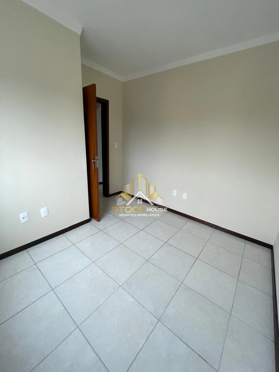 APARTAMENTO SEMI  MOBILIADO, 2 QUARTOS, A VENDA EM JOINVILLE