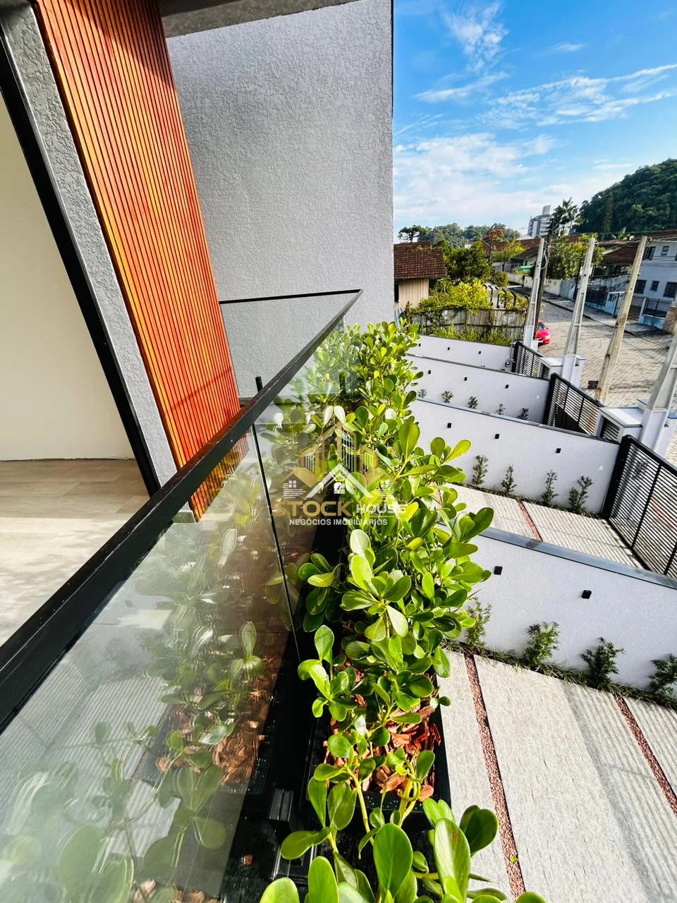 EXCEPCIONAL SOBRADO GEMINADO, 3 SUÍTES, A VENDA EM JOINVILLE