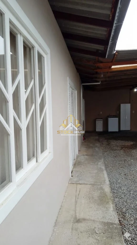 TERRENO COM DUAS CASAS À VENDA