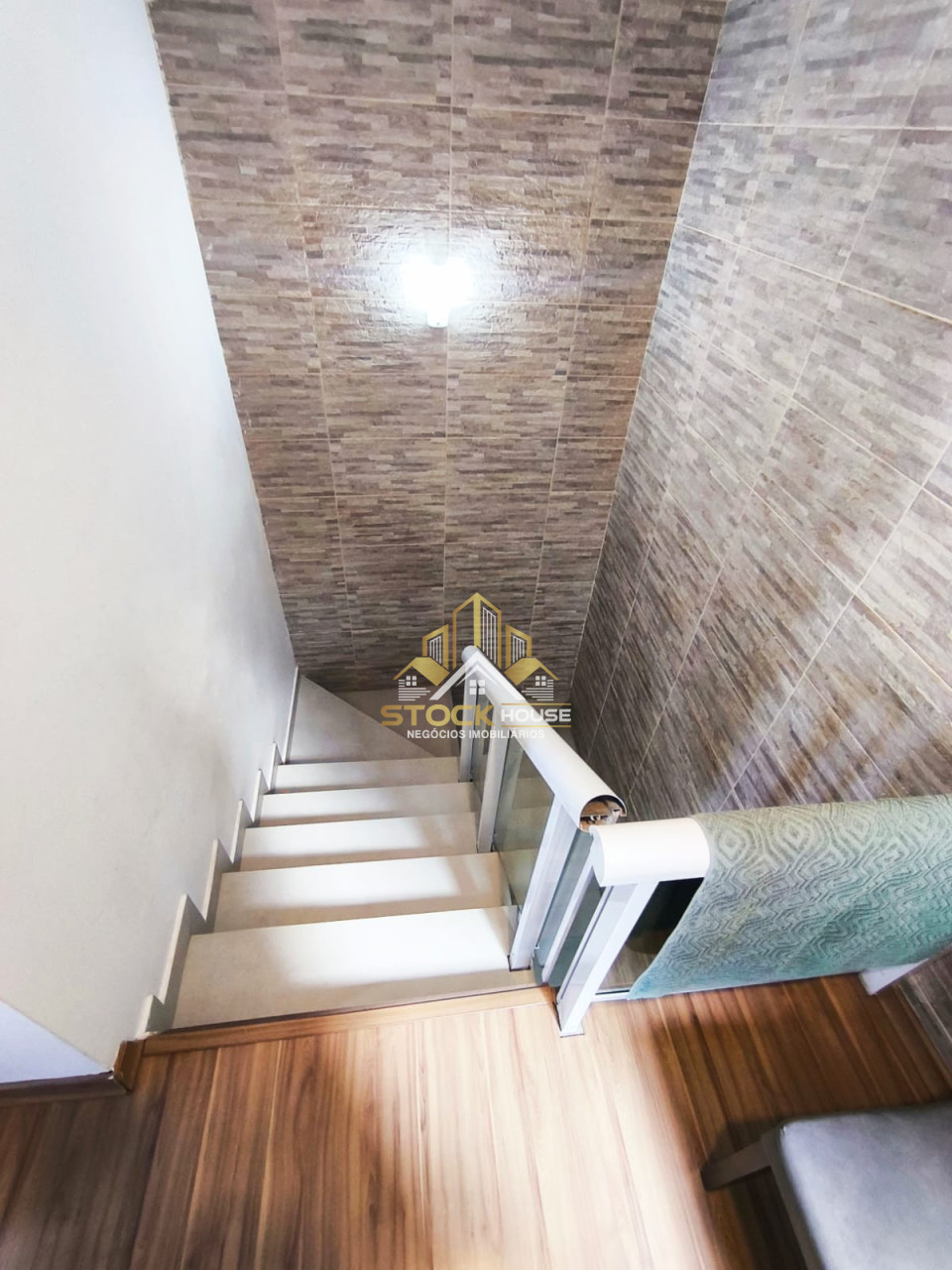 Imagens do imóveis SOBRADO GEMINADO SEMI MOBILIADO 3 QUARTOS BAIRRO AVENTUREIRO
