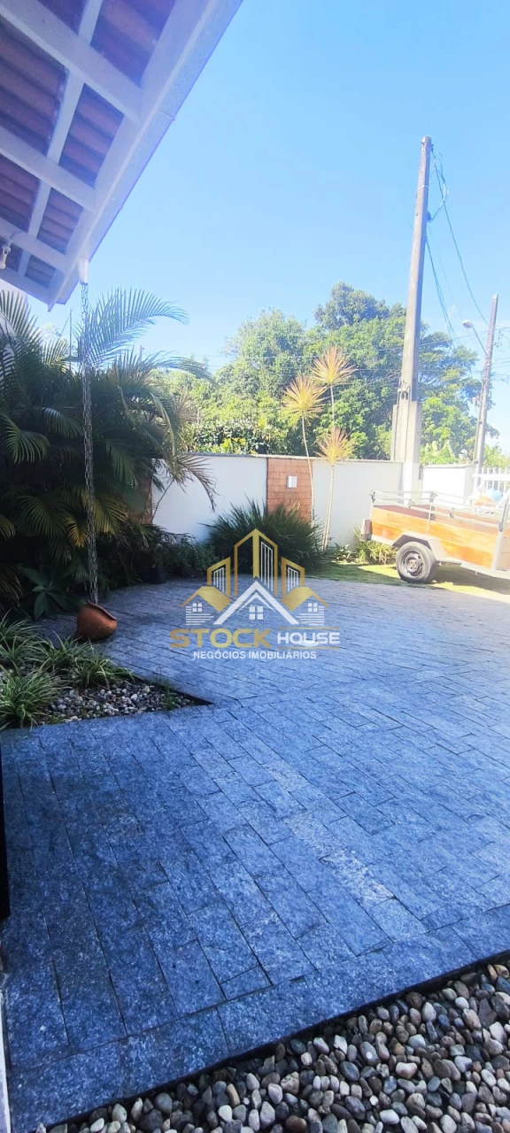 Sobrado Geminado com piscina à venda