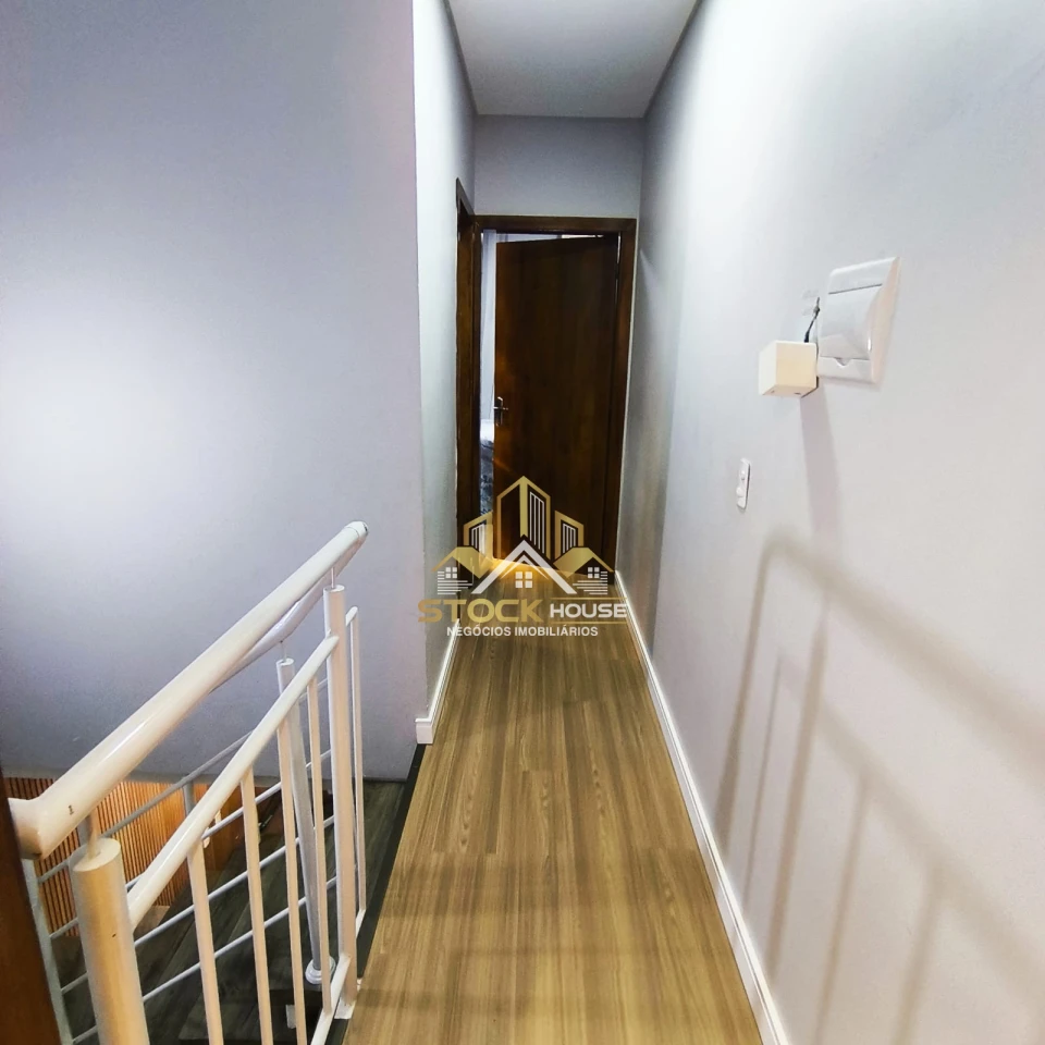 SOBRADO GEMINADO SEMI MOBILIADO, 2 QUARTOS, A VENDA EM JOINVILLE