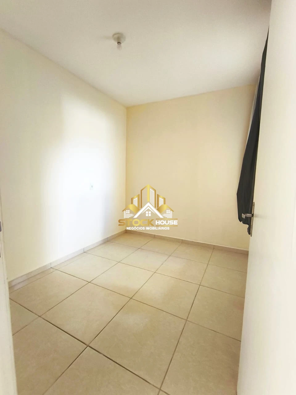 CASA GEMINADA PARA LOCAÇÃO, 1 SUÍTE + 1 QUARTO EM ARAQUARI