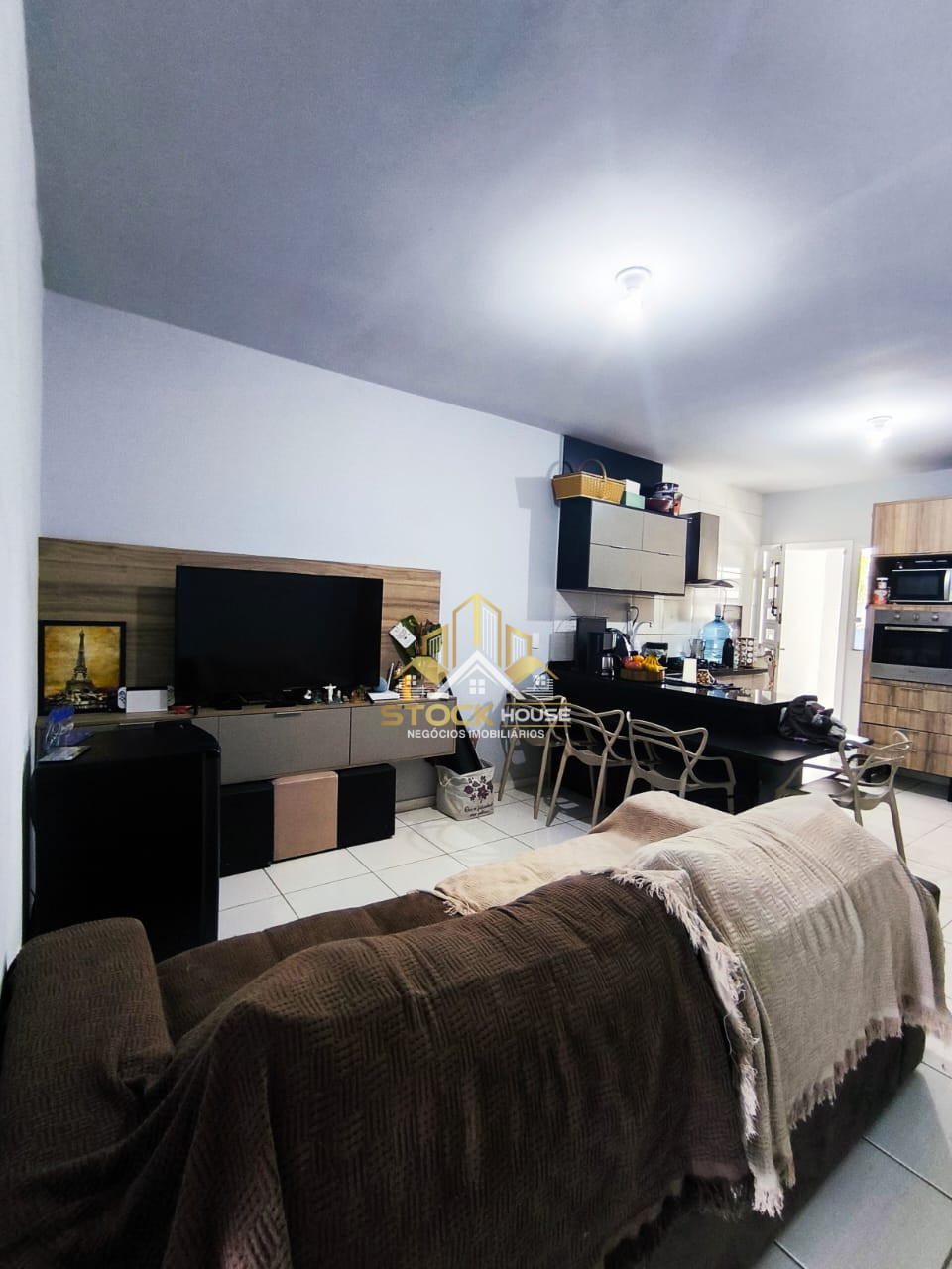 Imagens do imóveis CASA GEMINADA PLANTA BAIXA SEMI MOBILIADA BAIRRO AVENTUREIRO