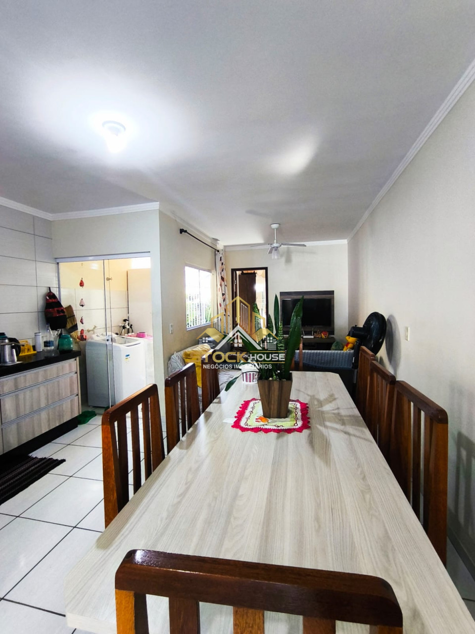 Imagens do imóveis OPORTUNIDADE CASA GEMINADA PLANTA BAIXA SEMI MOBILIADO BAIRRO ESPINHEIRO