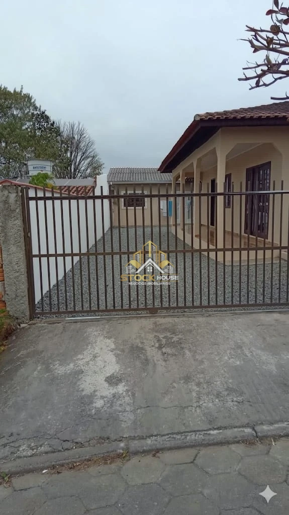 TERRENO COM DUAS CASAS À VENDA