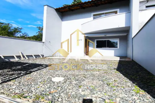 SOBRADO GEMINADO 2 QUARTOS BAIRRO ESPINHEIROS