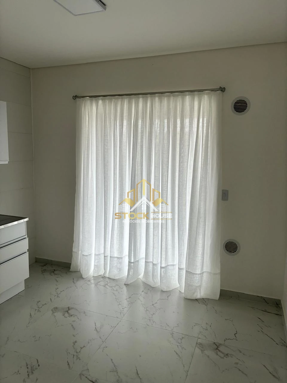 Imagens do imóveis SOBRADO GEMINADO SEMI MOBILIADO, 2 QUARTOS À VENDA