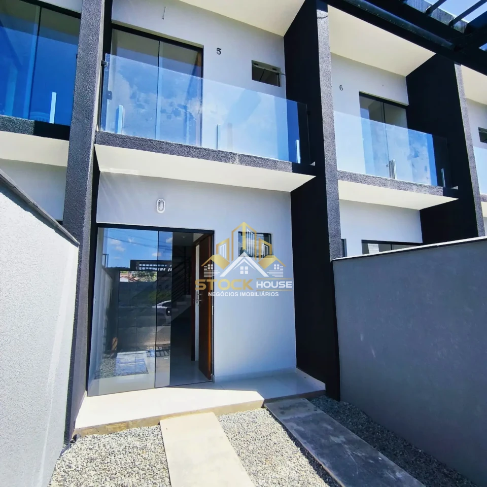 SOBRADO GEMINADO COM 2 SUÍTES, A VENDA EM JOINVILLE