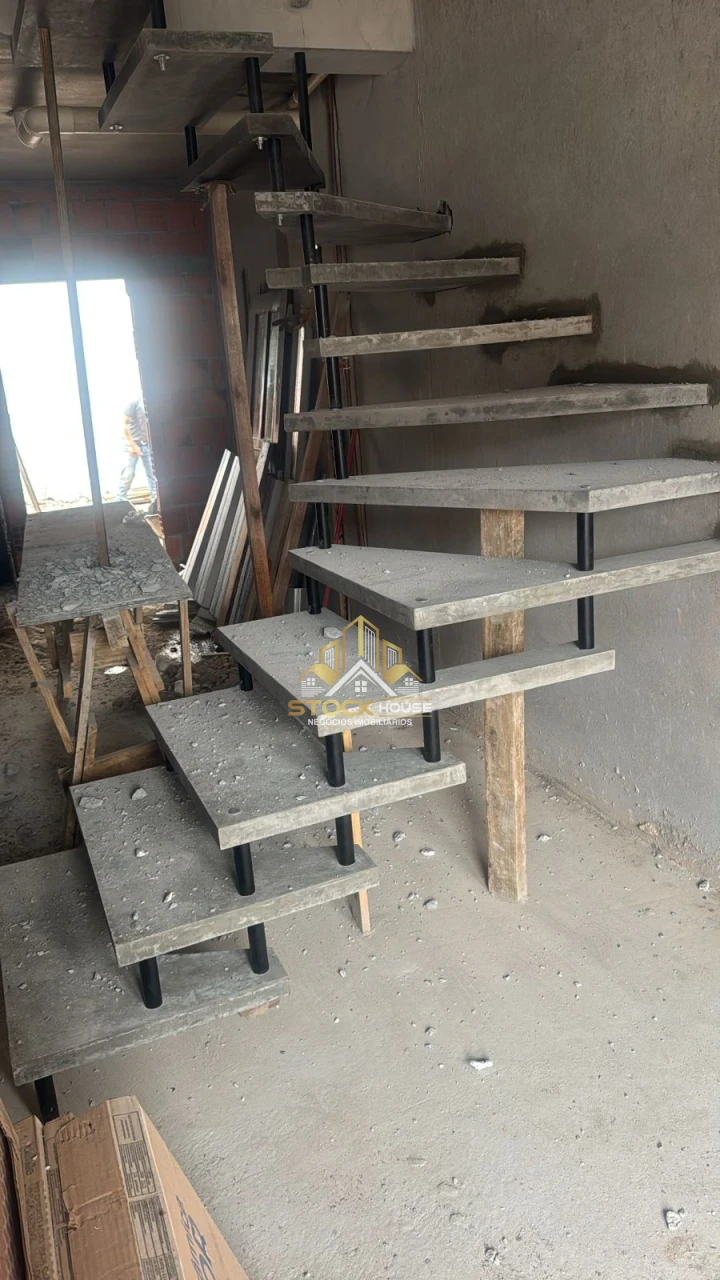 Sobrado Geminado À Venda