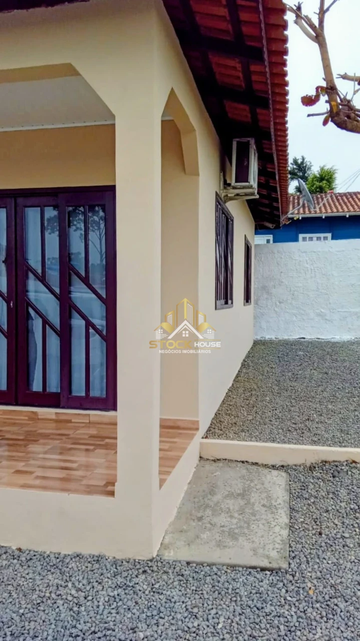 TERRENO COM DUAS CASAS À VENDA