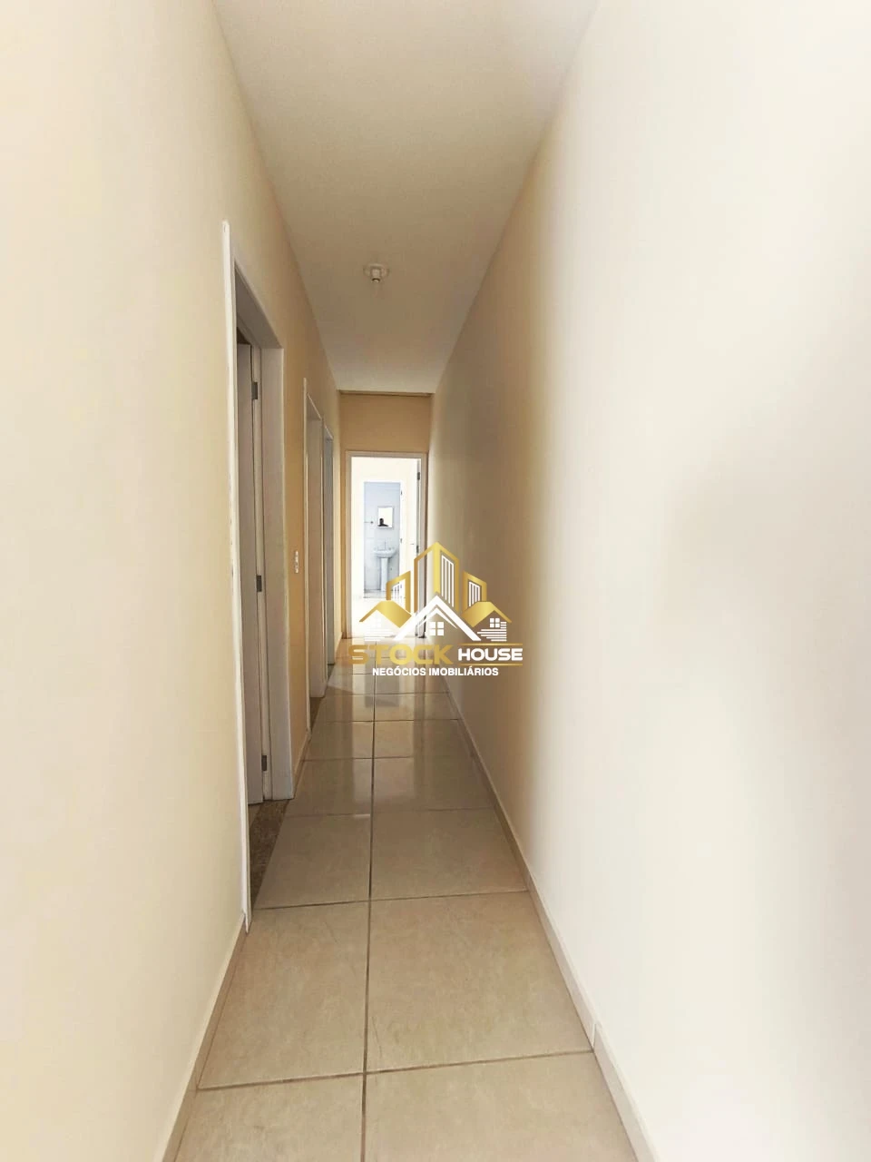 CASA GEMINADA PARA LOCAÇÃO, 1 SUÍTE + 1 QUARTO EM ARAQUARI