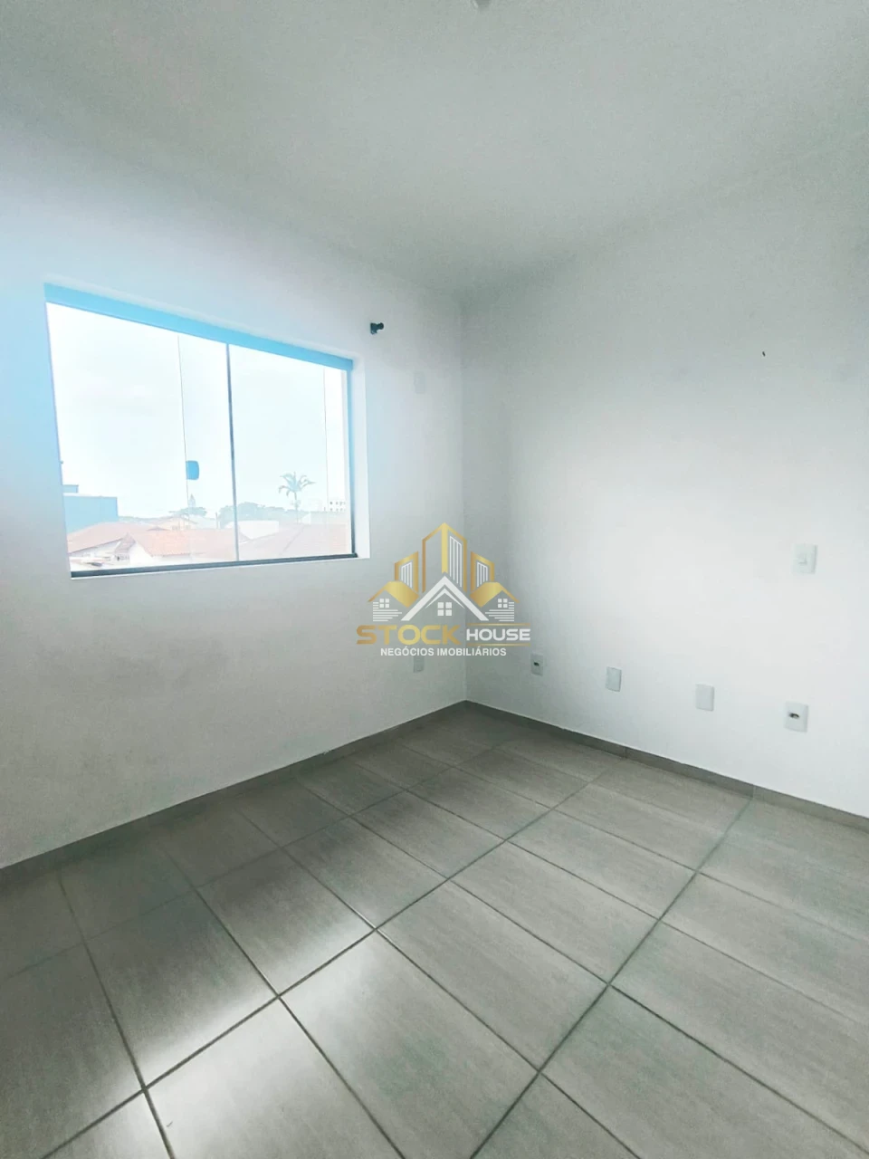 SOBRADO GEMINADO 2 SUITES