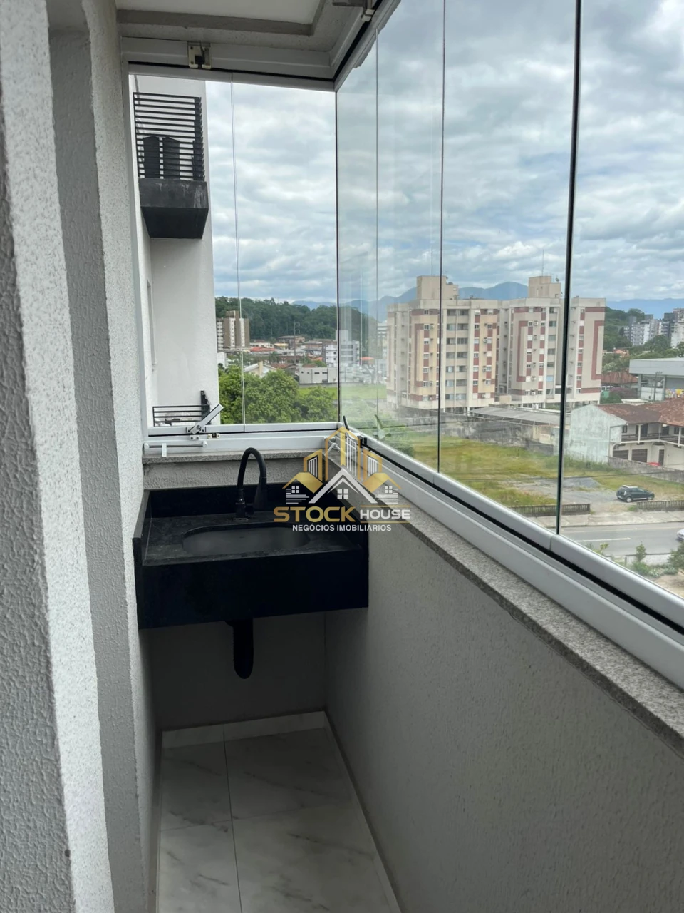 APARTAMENTO SEMI MOBILIADO, 2 QUARTOS, A VENDA EM JOINVILLE