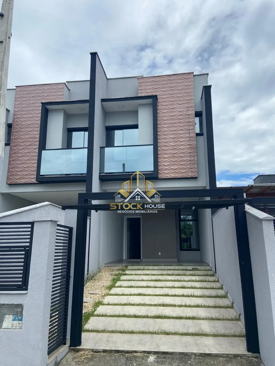 Imagens do imóveis SOBRADO GEMINADO NOVO,  SUÍTE + 2 QUARTOS, A VENDA EM JOINVILLE
