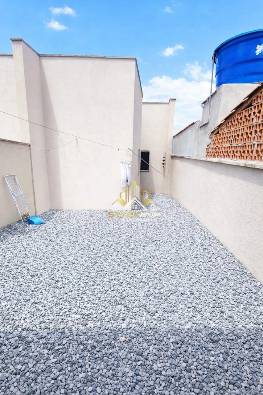 CASA GEMINADA COM 3 QUARTOS