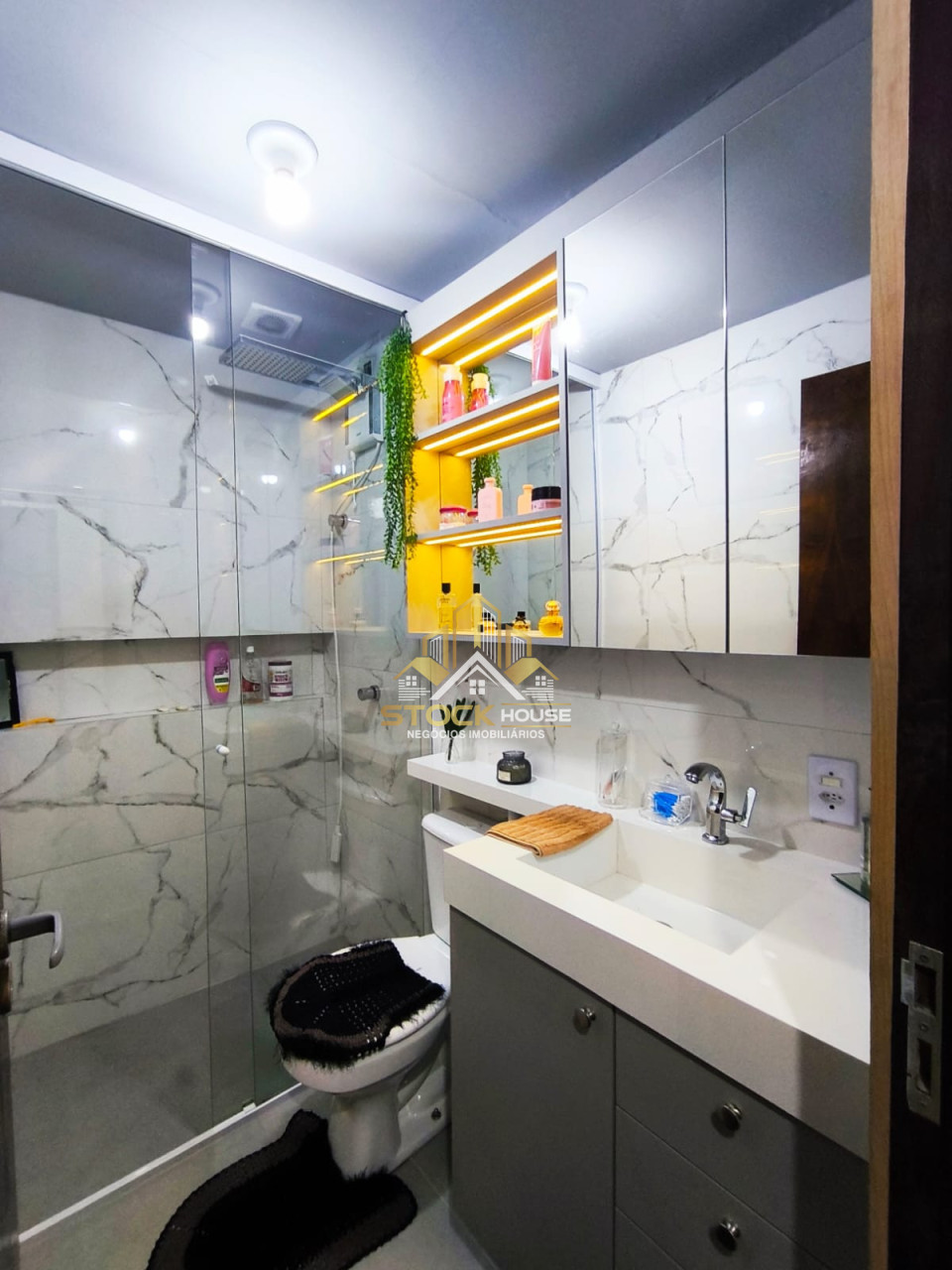 Imagens do imóveis SOBRADO GEMINADO SEMI MOBILIADO 3 QUARTOS BAIRRO AVENTUREIRO