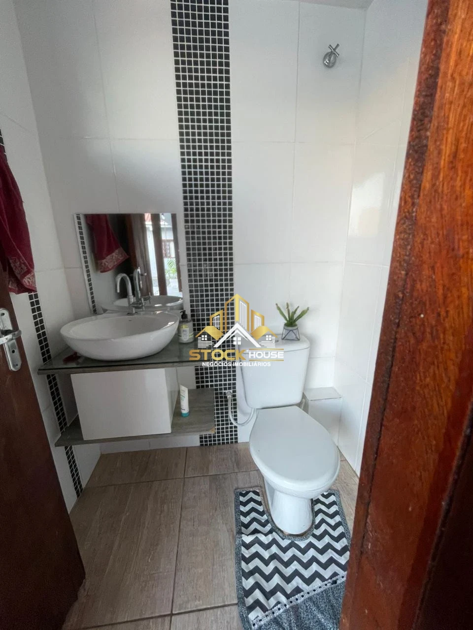 CASA SEMI MOBILIADA, 3 QUARTOS, A VENDA EM JOINVILLE