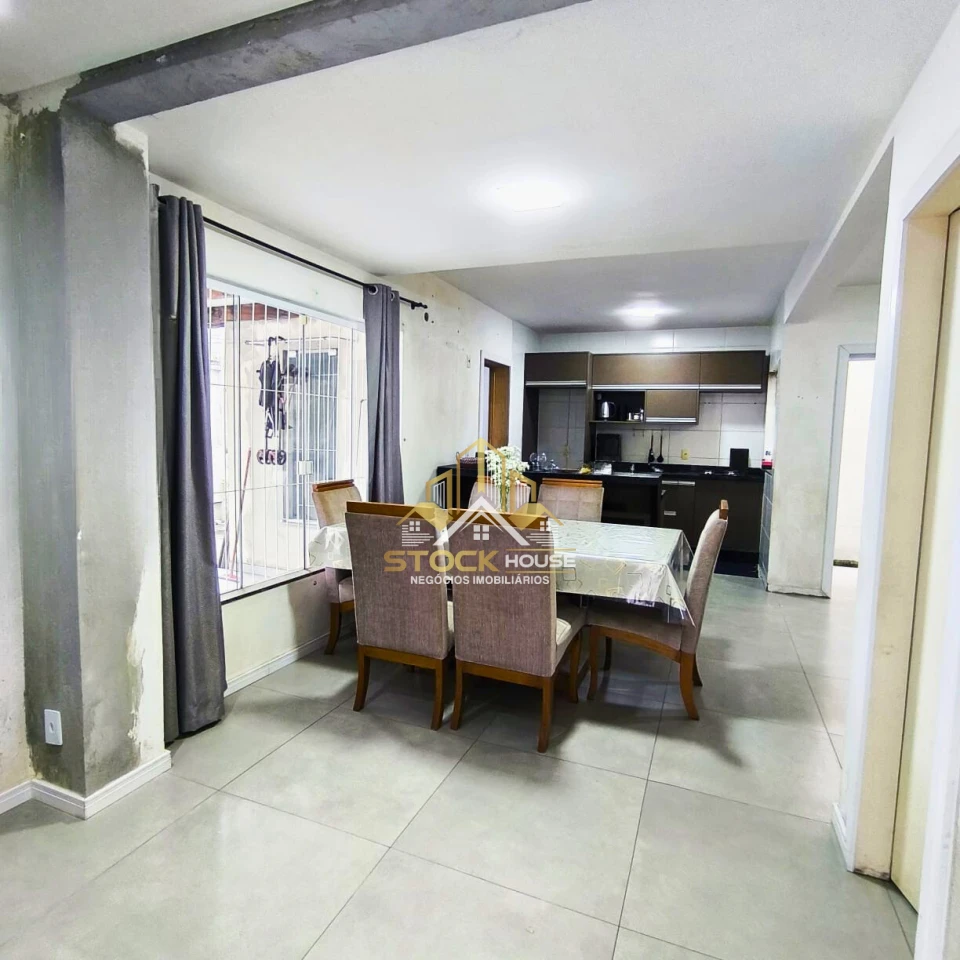 SOBRADO GEMINADO SEMI MOBILIADO, SUÍTE + 2 QUARTOS, A VENDA EM JOINVILLE