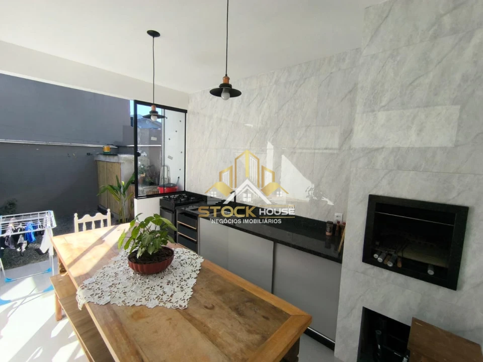 Imagens do imóveis Sobrado geminado com duas suítes a venda