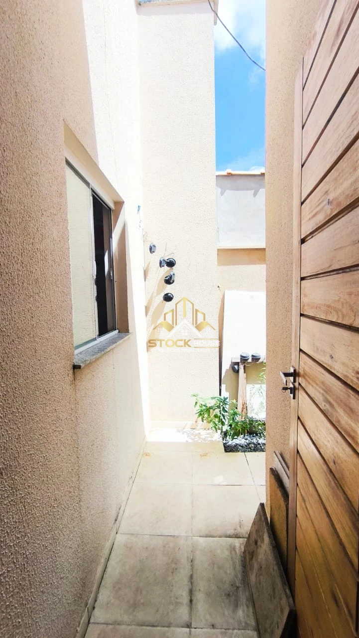 CASA GEMINADA COM 3 QUARTOS