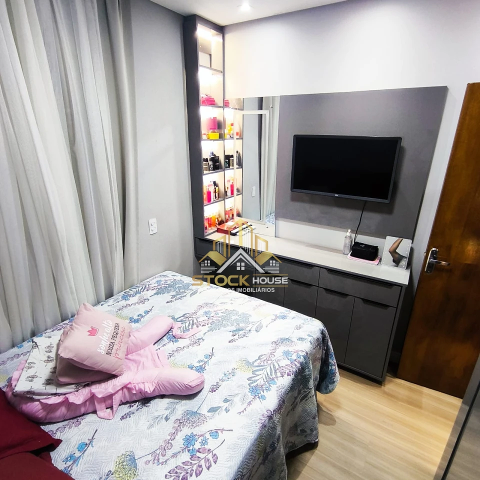 SOBRADO GEMINADO SEMI MOBILIADO, 2 QUARTOS, A VENDA EM JOINVILLE