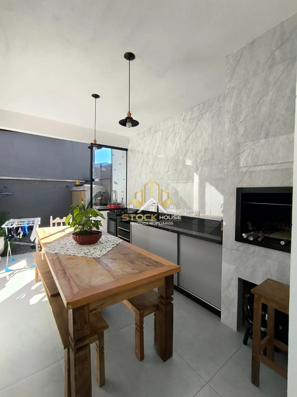 Imagens do imóveis Sobrado geminado com duas suítes a venda