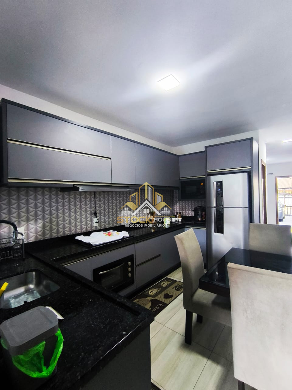 LINDO SOBRADO GEMINADO SEMI MOBILIADO 2 QUARTOS BAIRRO COMASA
